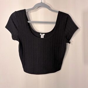 Bozzolo Black Cropped Ribbed Stretchy Short Sleeve Basic Top. Size Large.